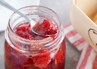 ריבת תותים עם בזיליקום