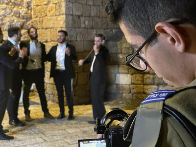 ה'שיליצים' בביצוע פורימי: "אור הירח"