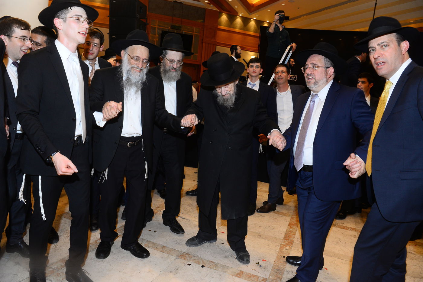 רבה של אוסם הרב רפי מנת חיתן את בנו