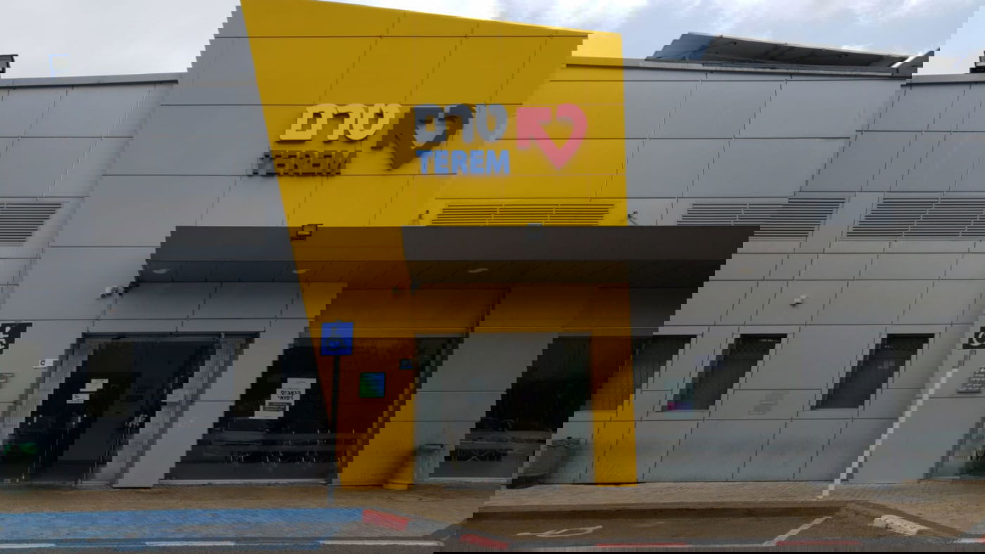 עם ציוד משוכלל לטובת הפליטים