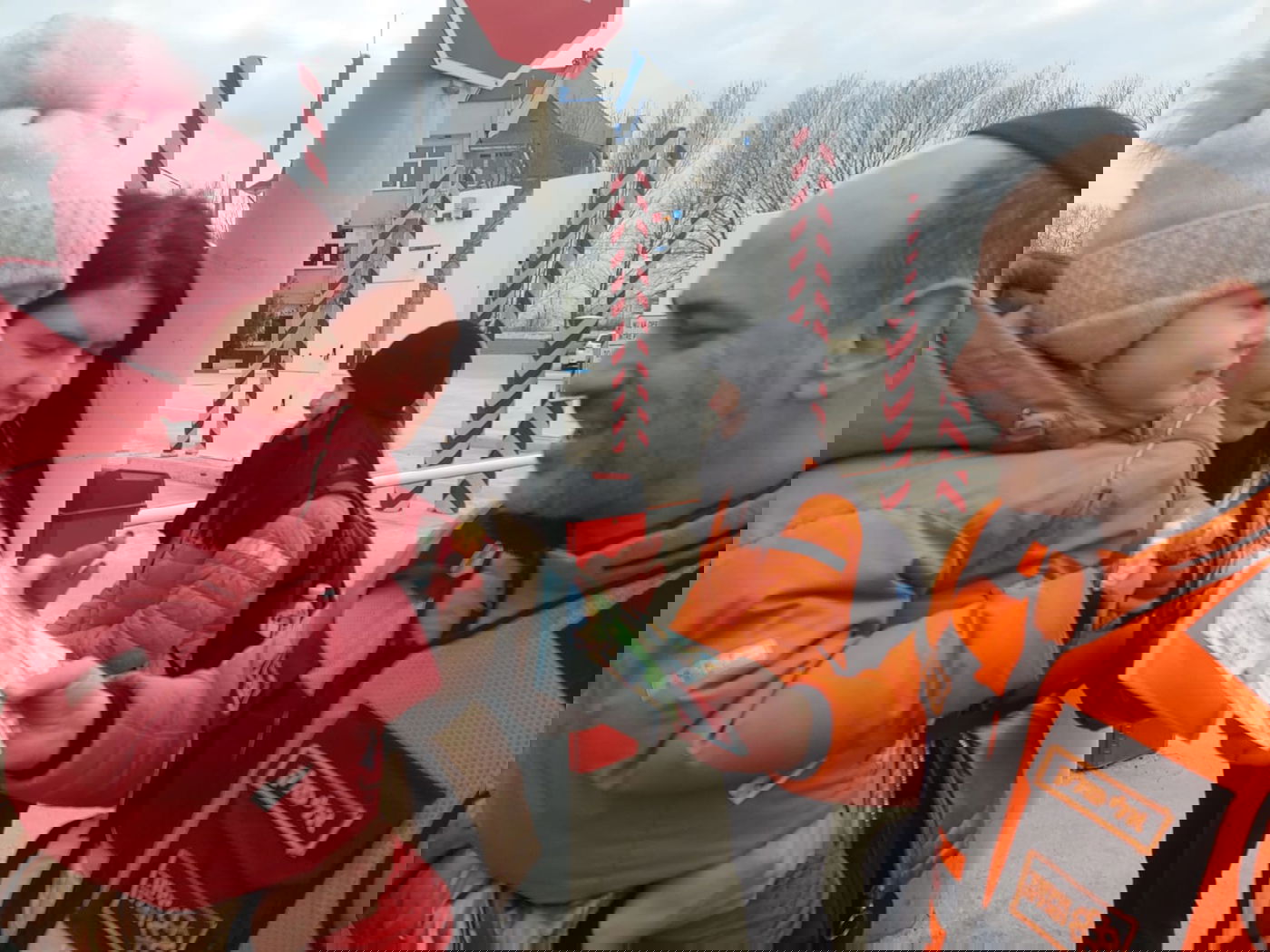 מנכ"ל איחוד הצלה אלי פולק היום עם פליטים בקישינב.