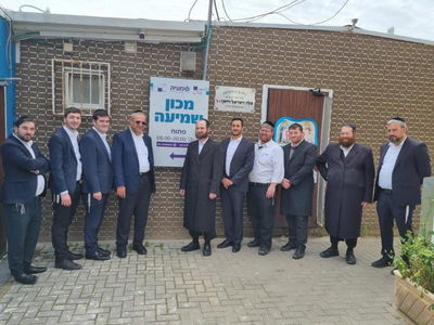 אחד ממכוני השמיעה המקצועיים באזור המרכז. הצוות בתילום משותף