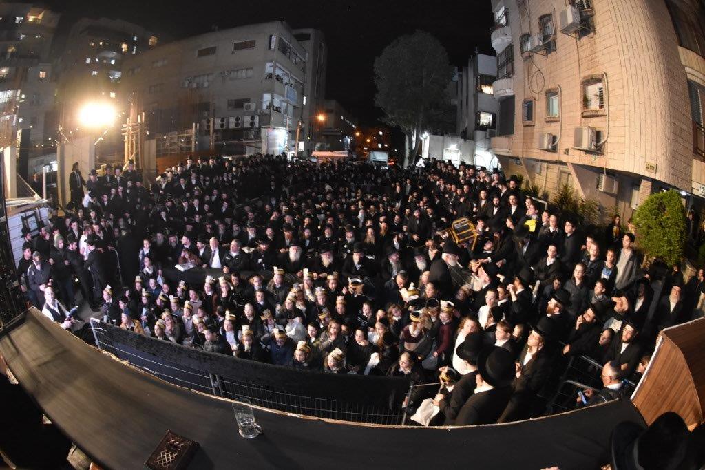 מודז'יץ: מעמד יציקת אבן הפינה לבית המדרש החדש