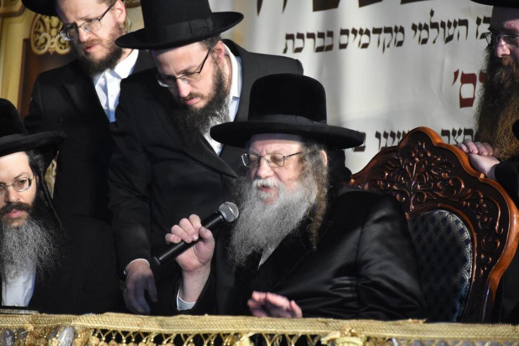 מודז'יץ: מעמד יציקת אבן הפינה לבית המדרש החדש