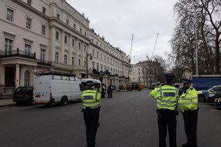 הצלם החרדי תיעד: פלשו לאחוזה הרוסית ונעצרו