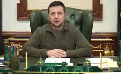 הנשיא זלנסקי בלשכתו