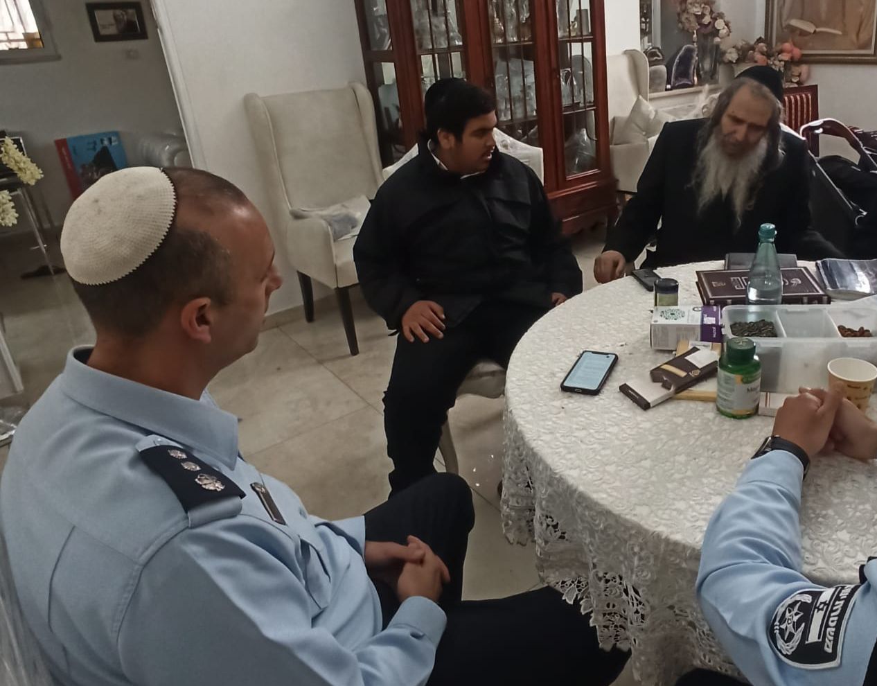 הקצין שסטר וזוכה התפייס עם הילד החרדי