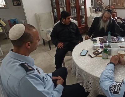 הקצין  שסטר וזוכה התפייס עם הילד החרדי