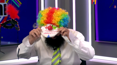 "הליצן" הכי מצחיק מסיר את המסכה - ונחשף • צפו