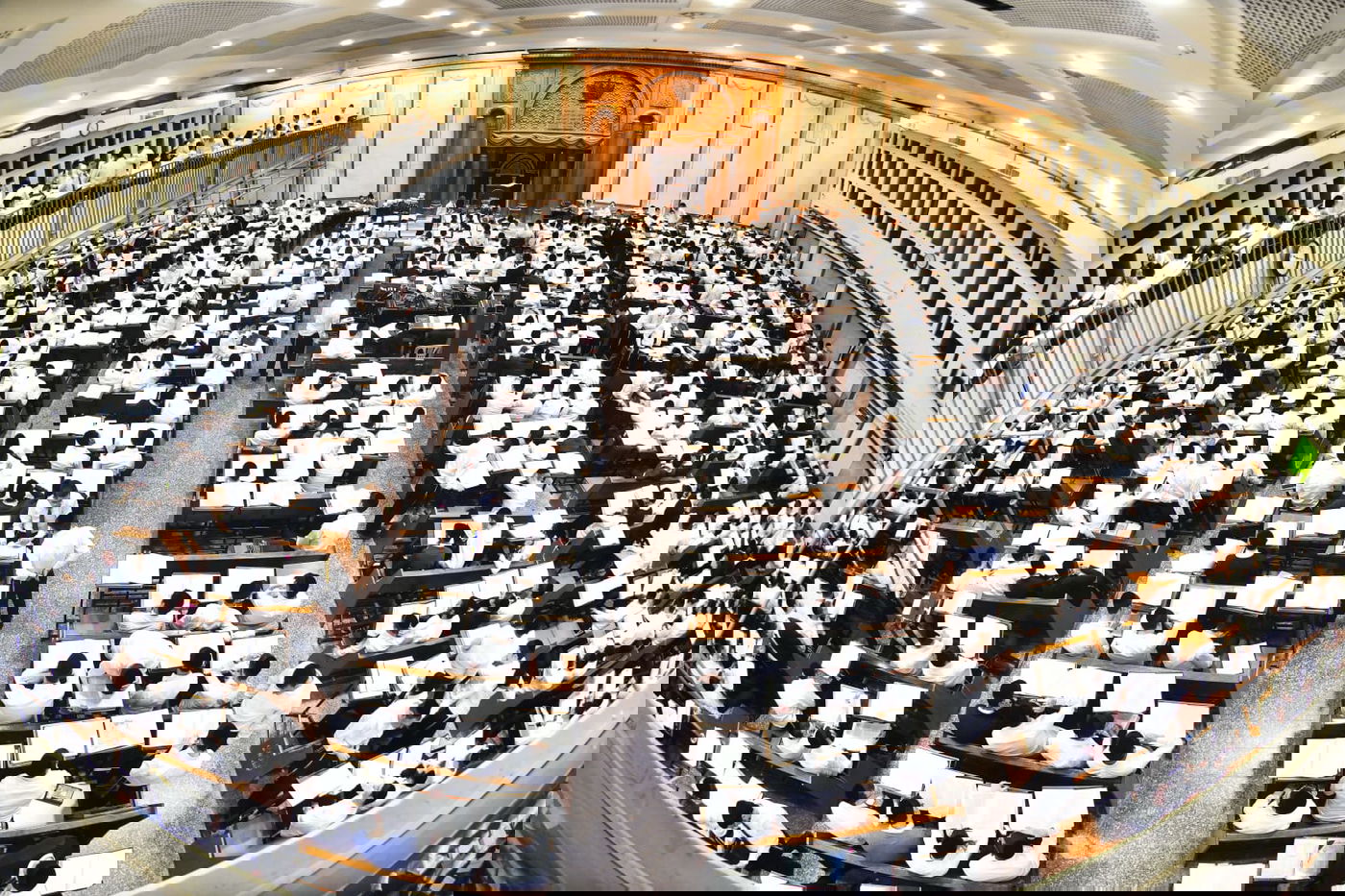 בהוראת רה"י: הבחורים נשארו ללמוד • צפו