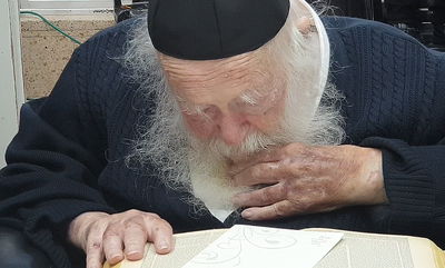 התיעוד האחרון: מרן שר התורה בסיום בביתו