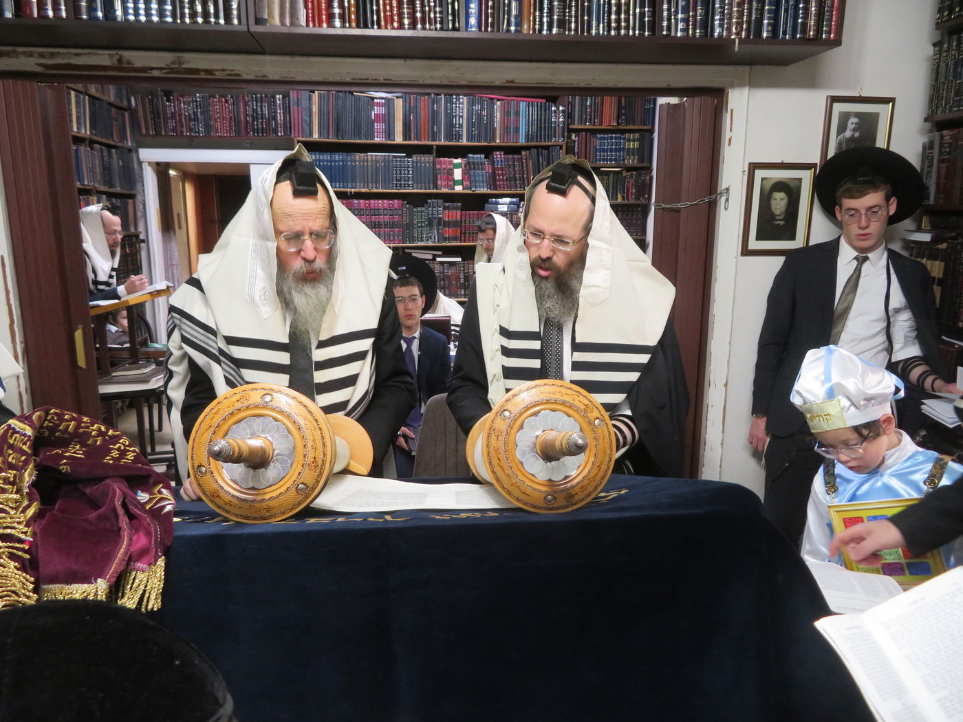 תיעוד: פורים במחיצת רה"י הגאון רבי ברוך דב פוברסקי