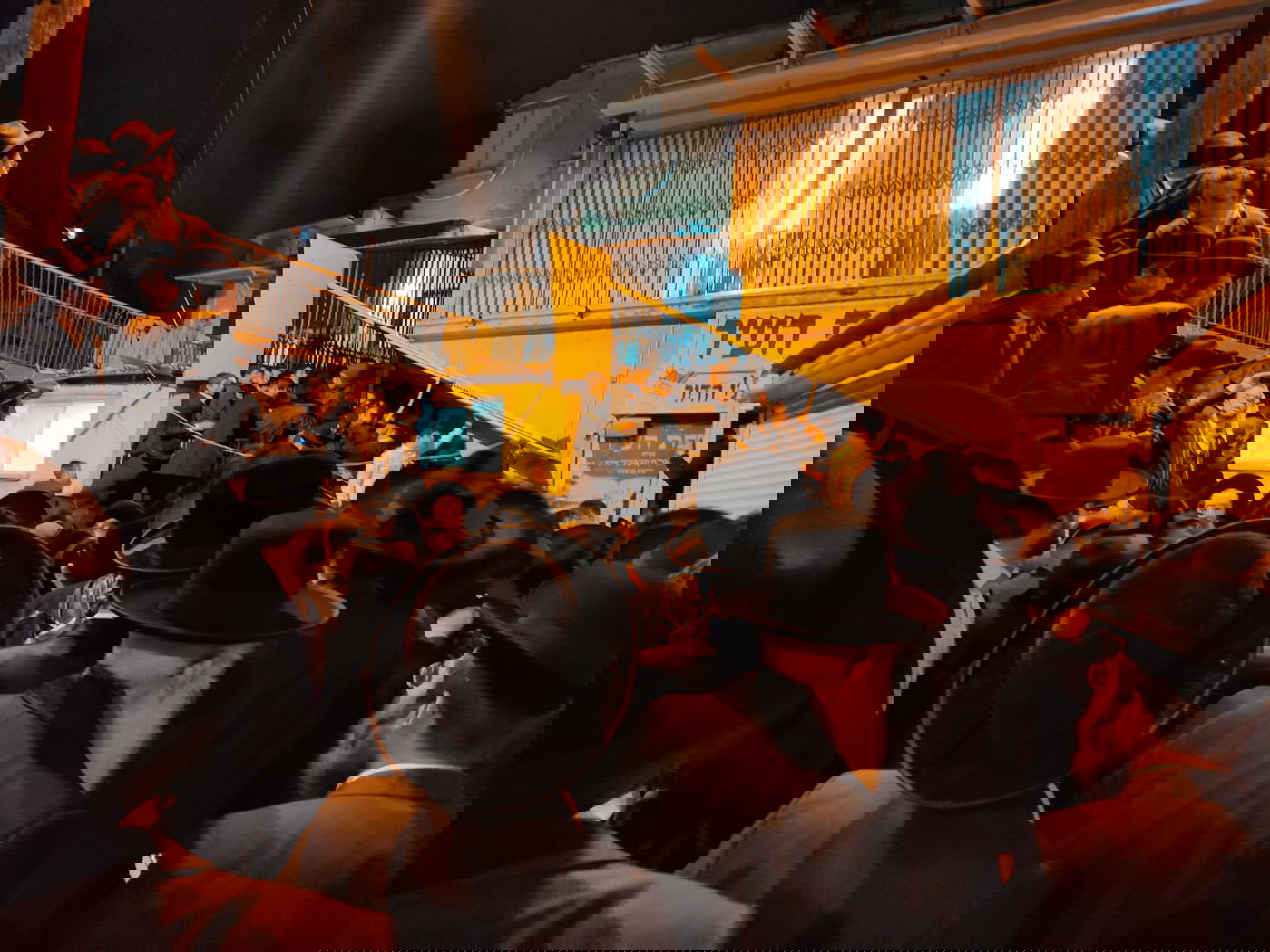 אמצע הלילה, ברחוב רשב"ם; אלפים מתקשים להיפרד • תיעוד מיוחד