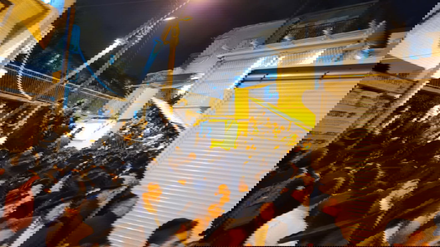 אמצע הלילה, ברחוב רשב"ם; אלפים מתקשים להיפרד • תיעוד מיוחד