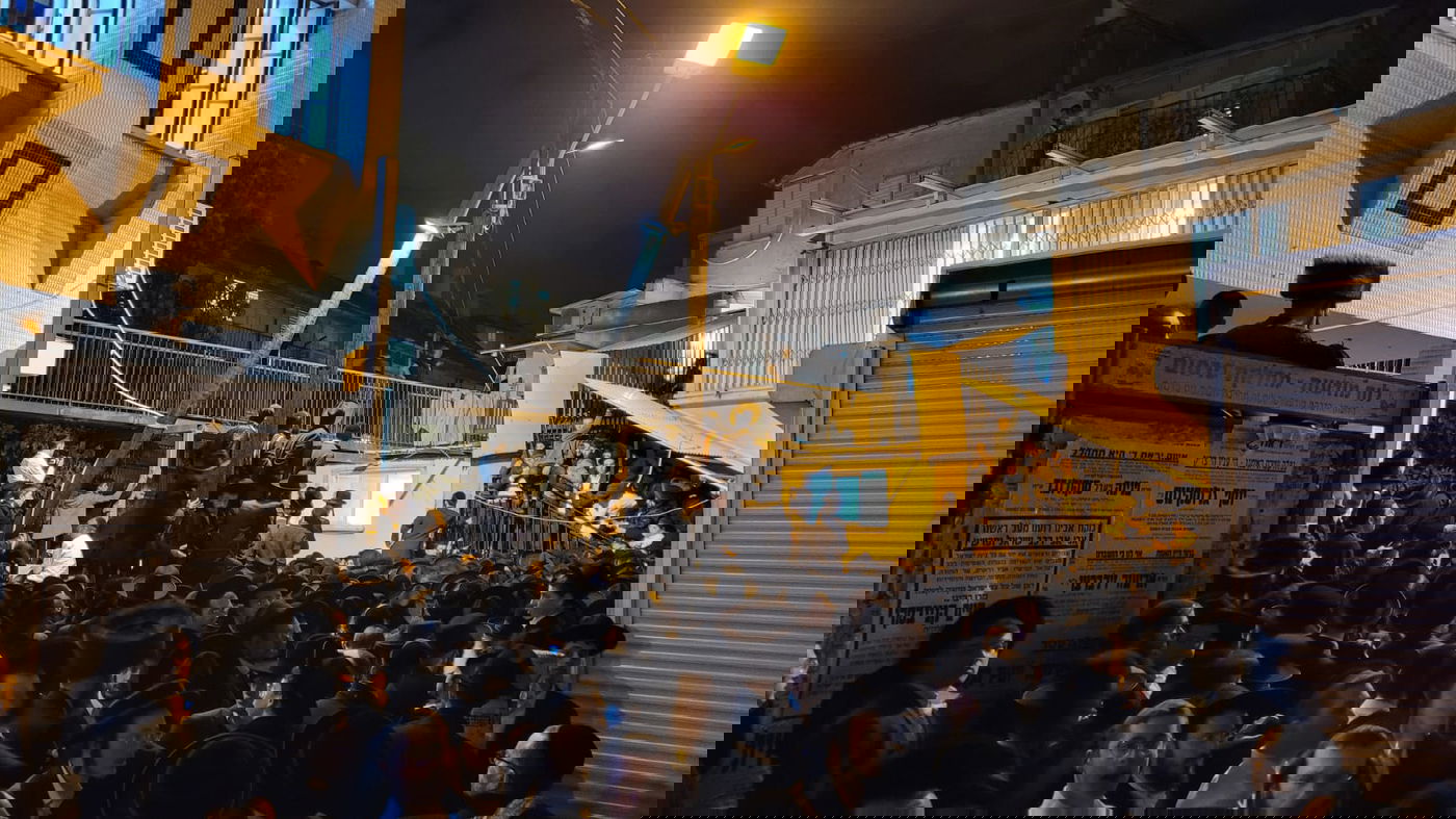 אמצע הלילה, ברחוב רשב"ם; אלפים מתקשים להיפרד • תיעוד מיוחד