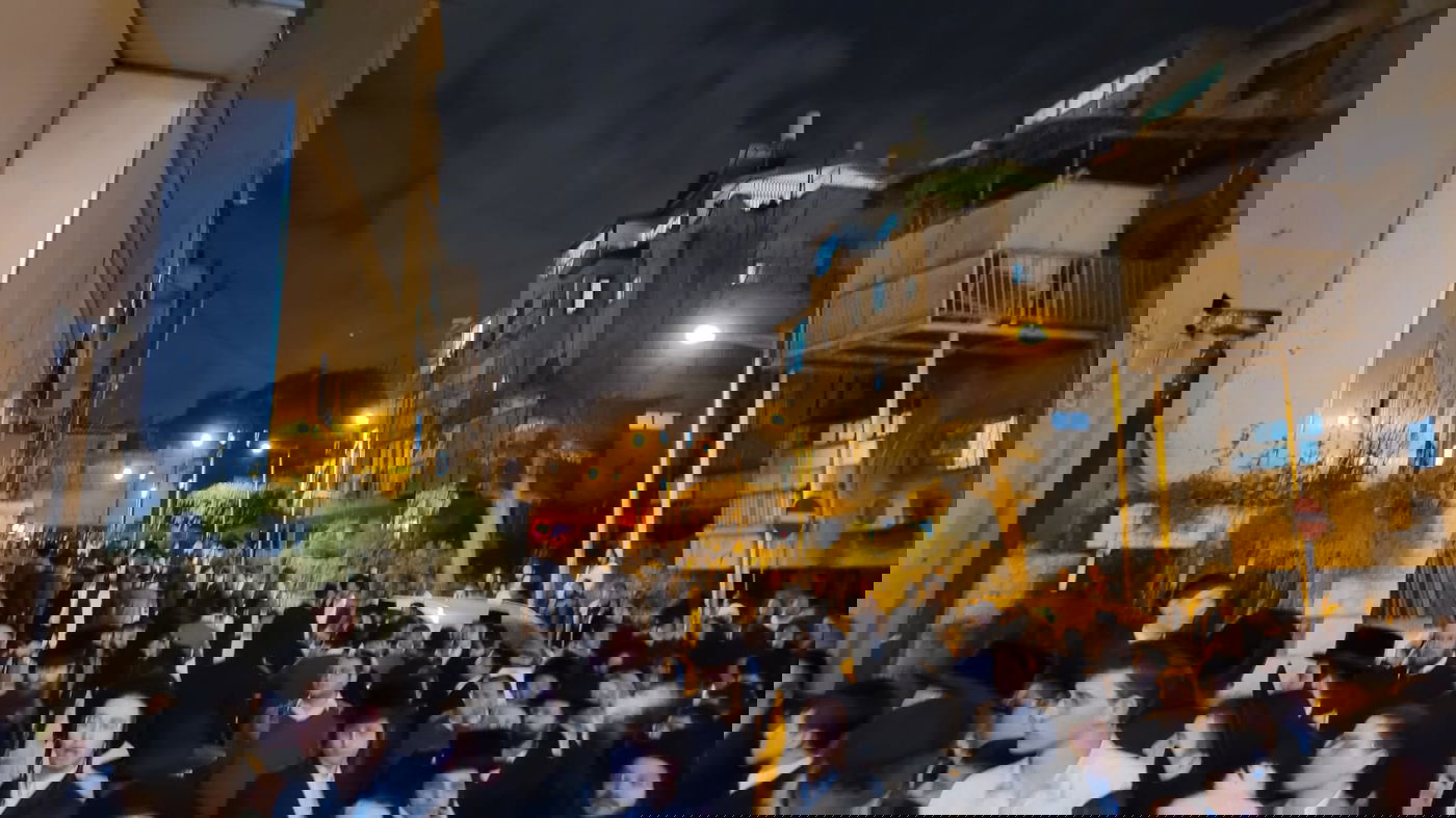 אמצע הלילה, ברחוב רשב"ם; אלפים מתקשים להיפרד • תיעוד מיוחד