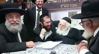 "נולדו באותו רגע?!", שאל מרן בחיוך והכריע