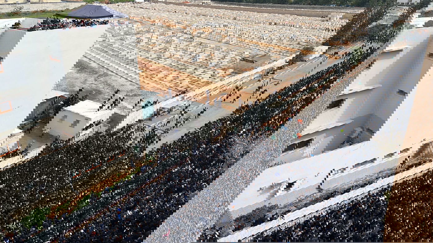 צלם 'כיכר' בתיעוד מסע הלווית מרן הגר"ח