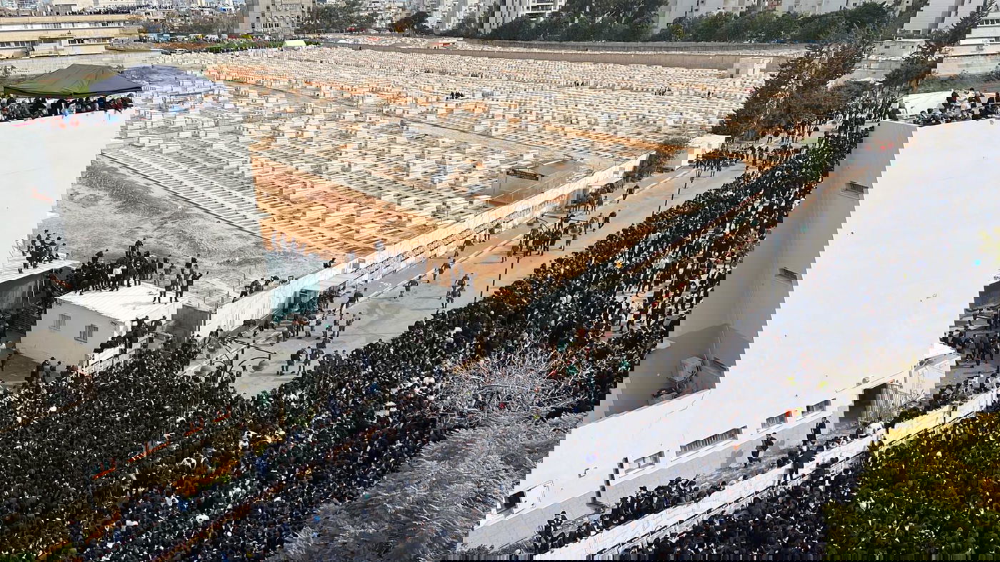 צלם 'כיכר' בתיעוד מסע הלווית מרן הגר"ח