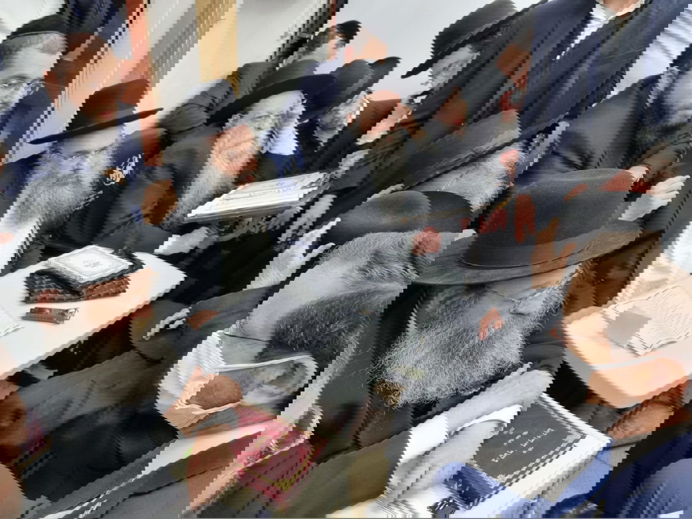 הנשיא הרצוג מנחם את משפחת מרן הגר"ח קנייבסקי זצ"ל