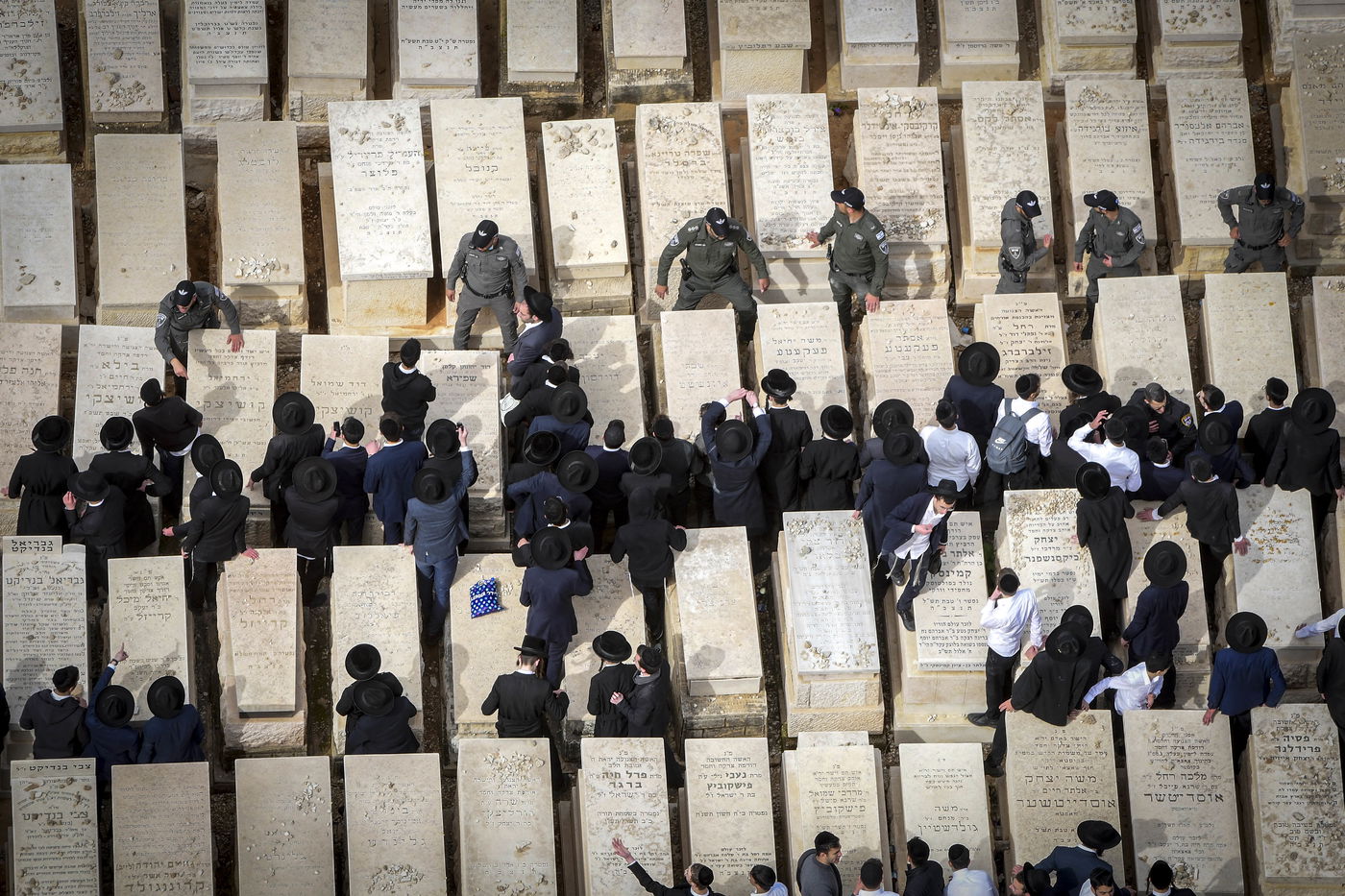 מהפטירה ועד הקבורה - ב-182 תמונות • צפו