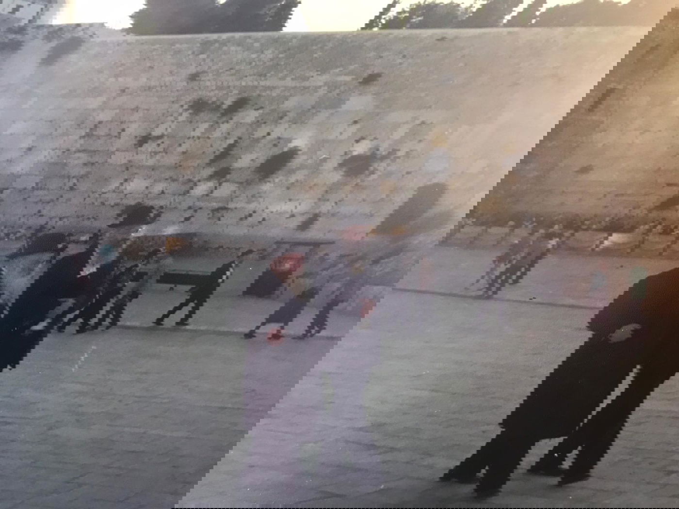 מרן שר התורה זצ"ל בכותל, באותה נסיעה