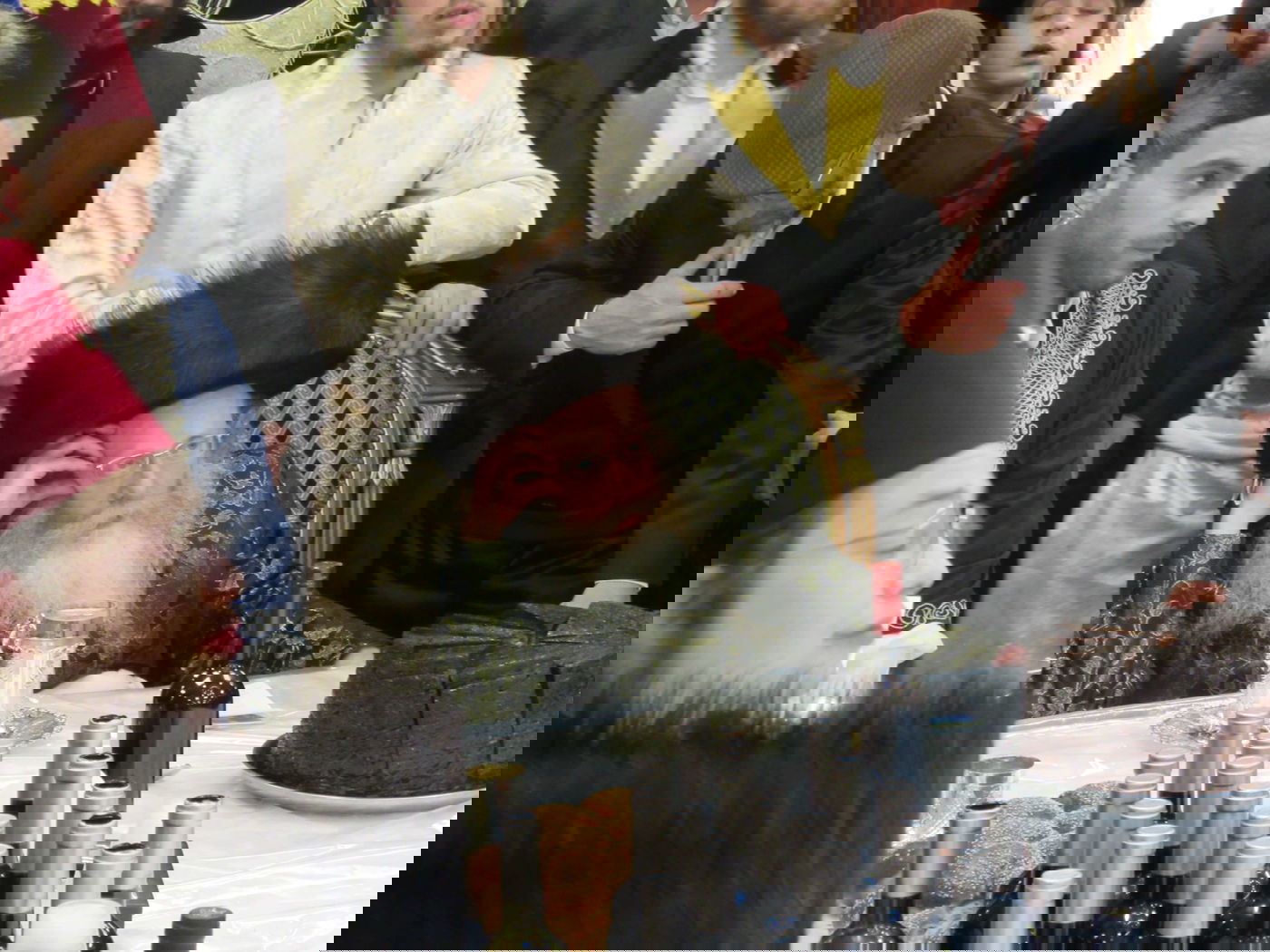 האדמו"ר רקד על השולחן; פורים בקרעטשניף קרית גת