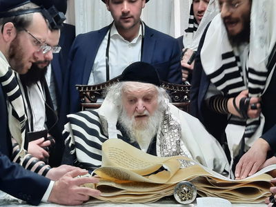 הרב שטרנבוך בקריאת מגילה