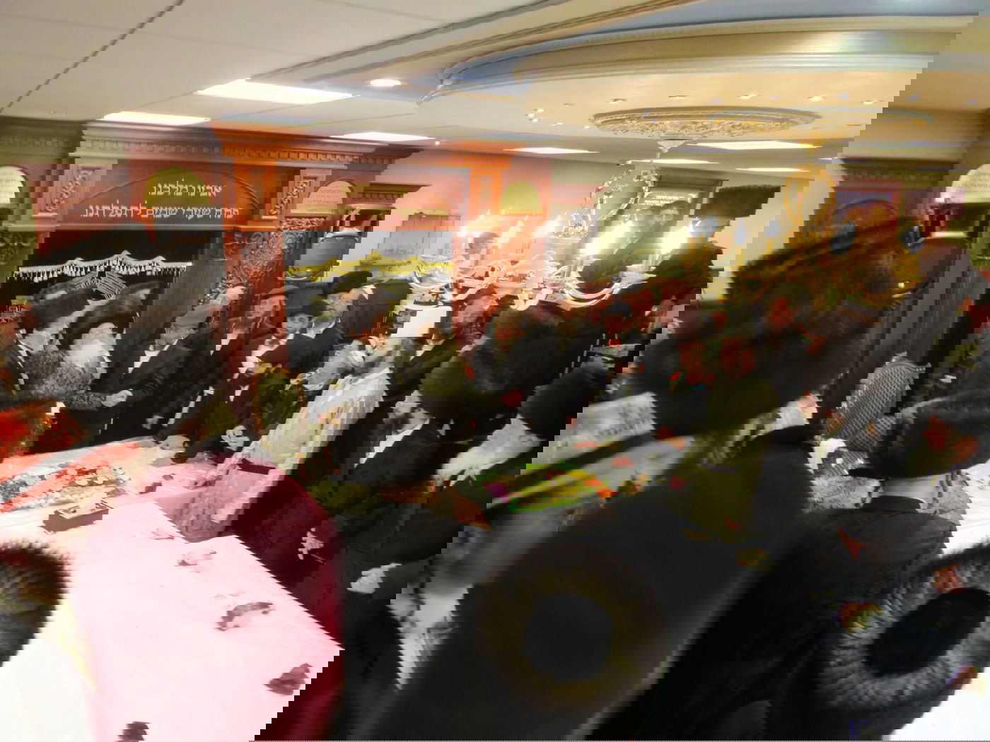 האדמו"ר רקד על השולחן; פורים בקרעטשניף קרית גת