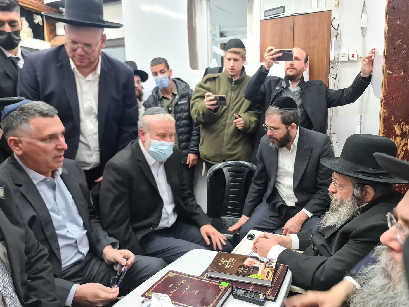 ה'שבעה' על שר התורה; גלריית המנחמים