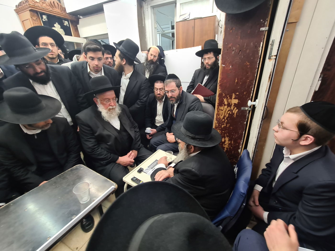 ה'שבעה' על שר התורה; גלריית המנחמים