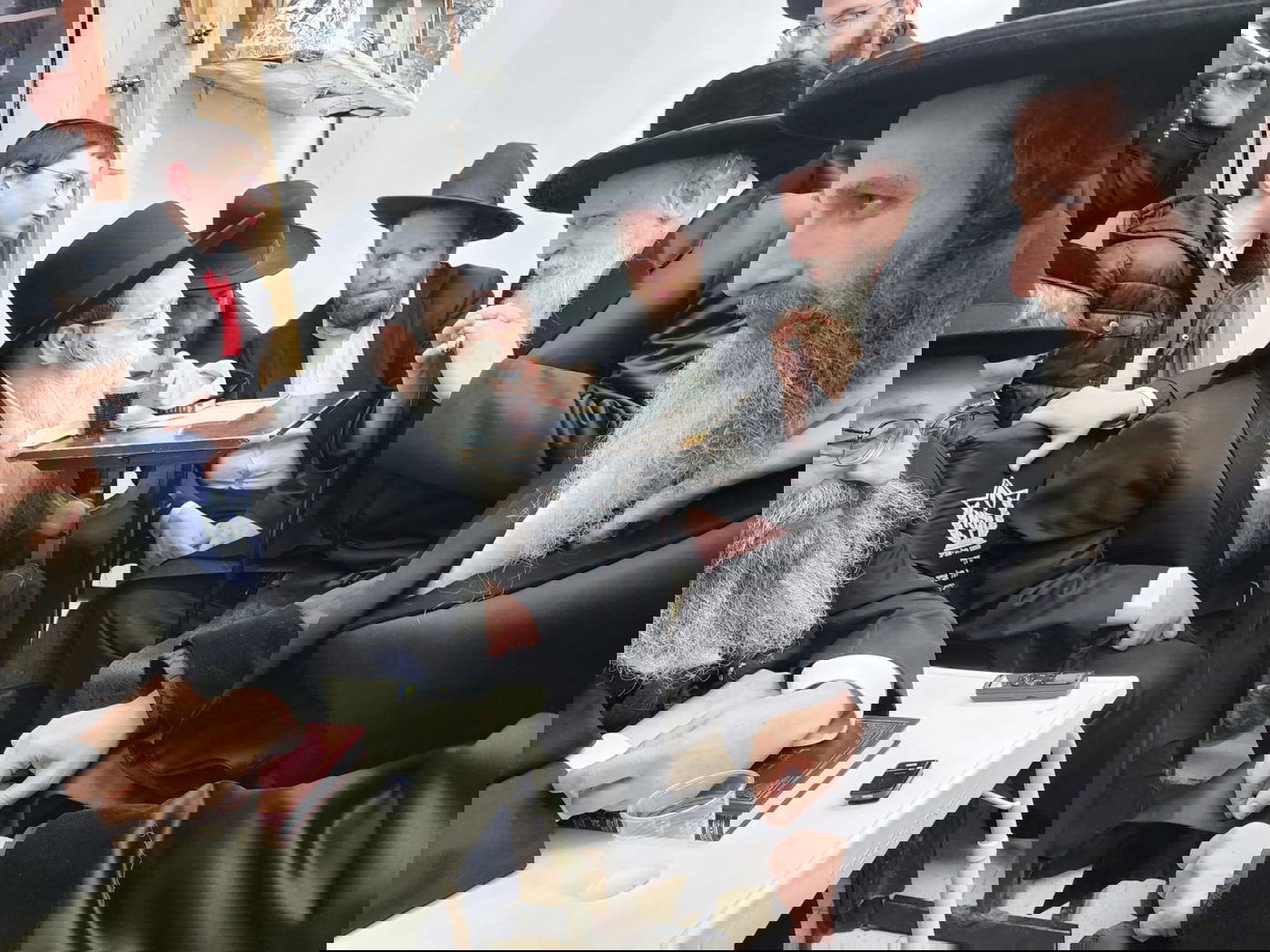 ה'שבעה' על שר התורה; גלריית המנחמים