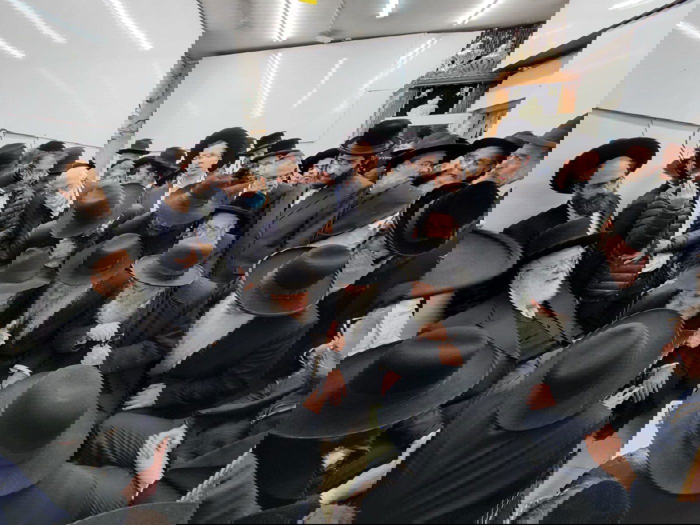 ה'שבעה' על שר התורה; גלריית המנחמים