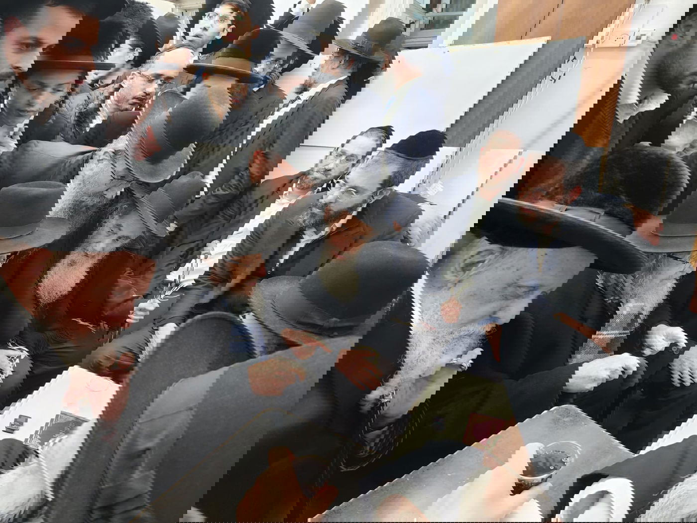 ה'שבעה' על שר התורה; גלריית המנחמים