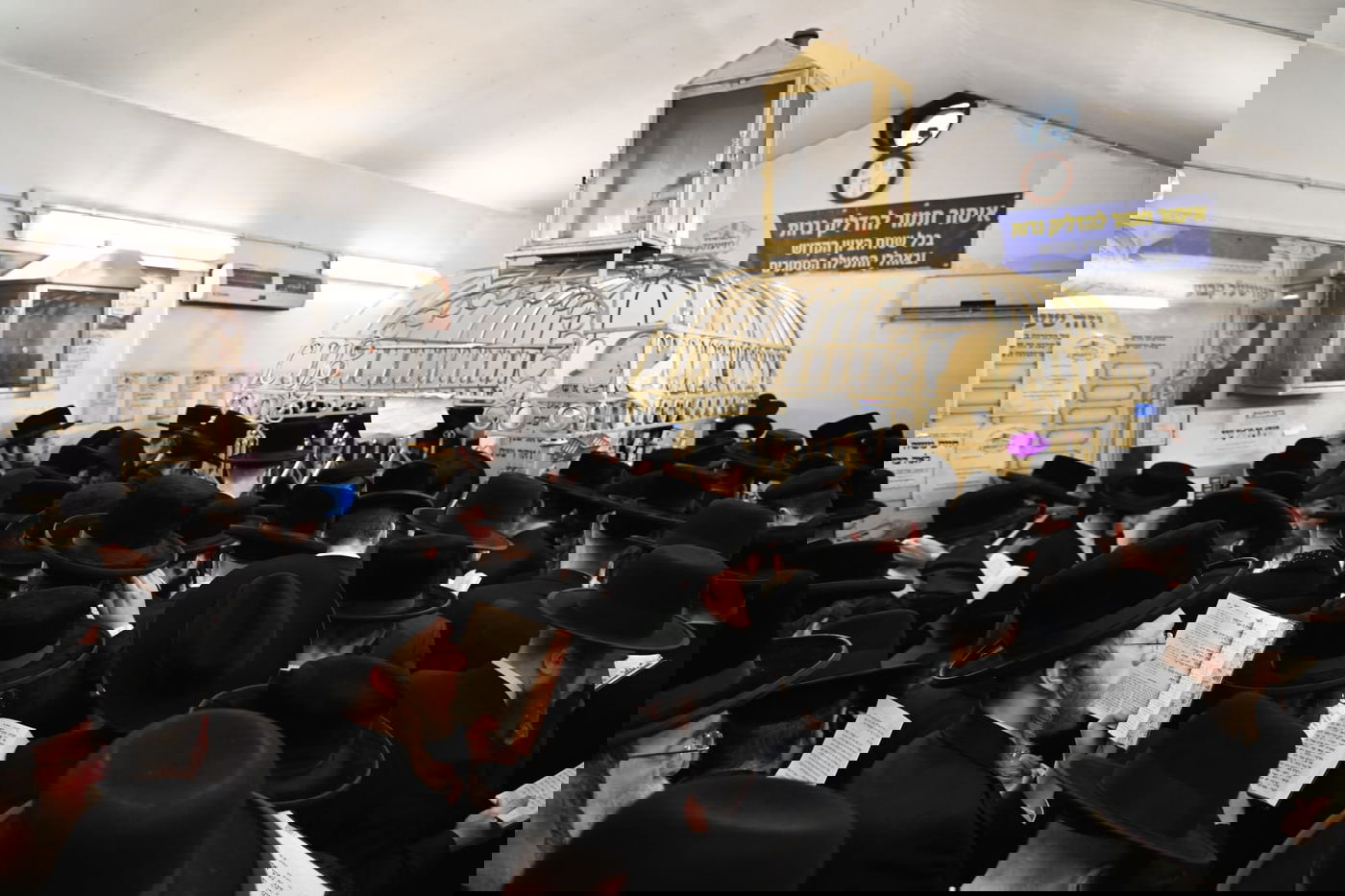 המונים בציון רבי אלימלך מליז'ענסק • תיעוד