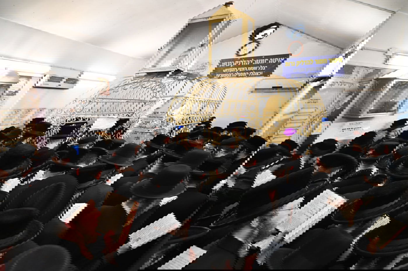 המונים בציון רבי אלימלך מליז'ענסק • תיעוד