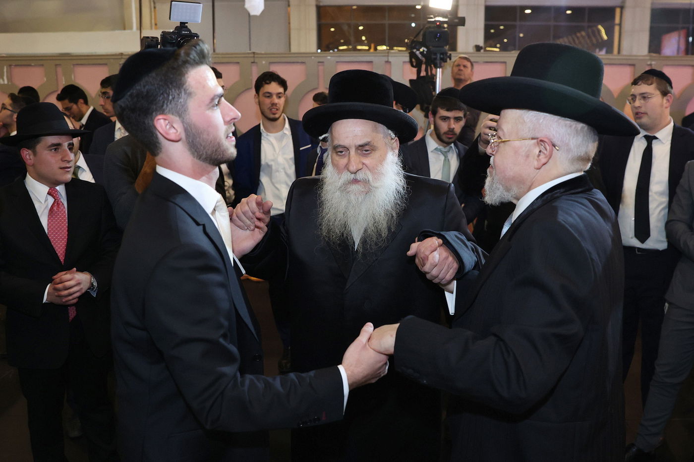 הגר"ד ביטון חיתן את בתו • צפו בתיעוד