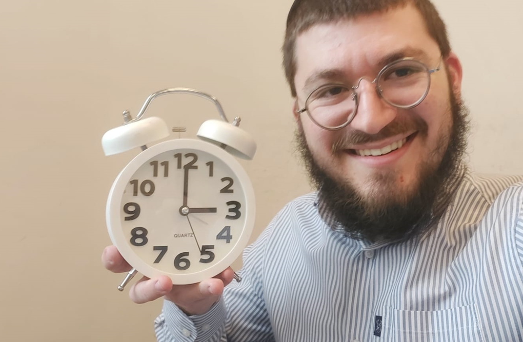 כותב השורות והשעה הנכונה הלילה ב-2:00