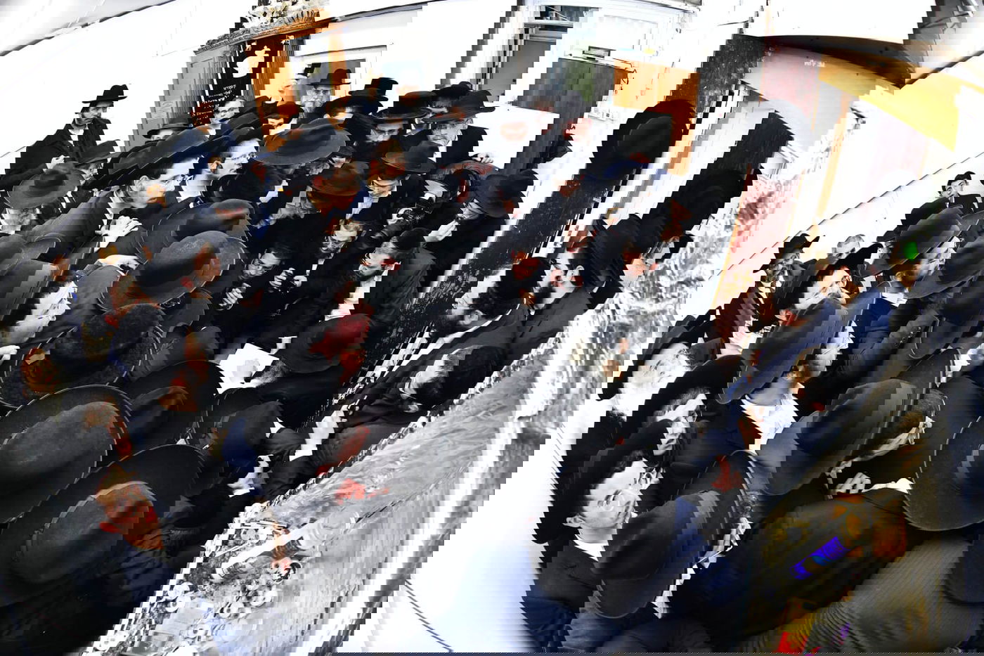 היום הרביעי • תיעוד הניחום בבית מרן הגר"ח זצוק"ל