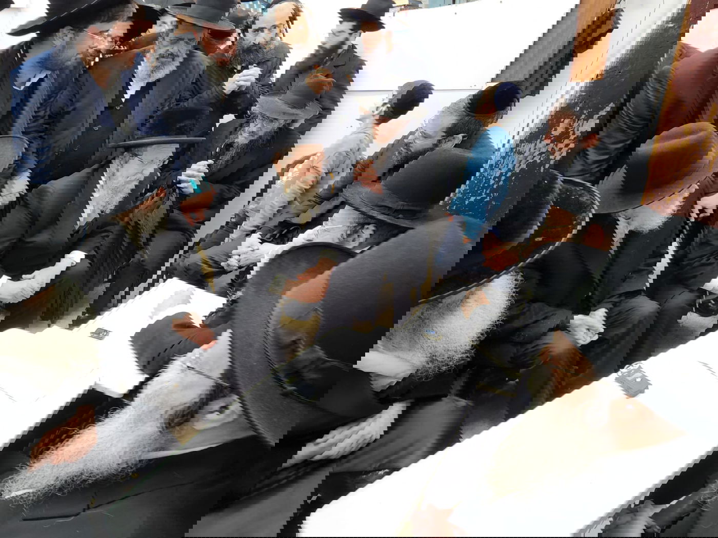 היום החמישי • תיעוד הניחום בבית מרן הגר"ח זצוק"ל