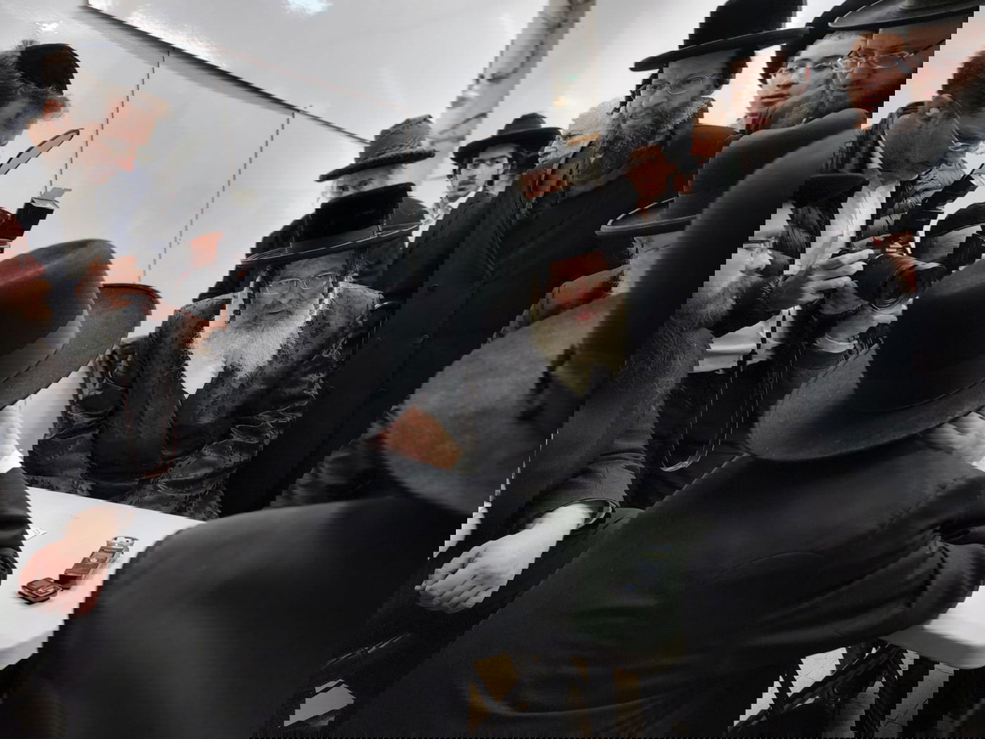 היום החמישי • תיעוד הניחום בבית מרן הגר"ח זצוק"ל