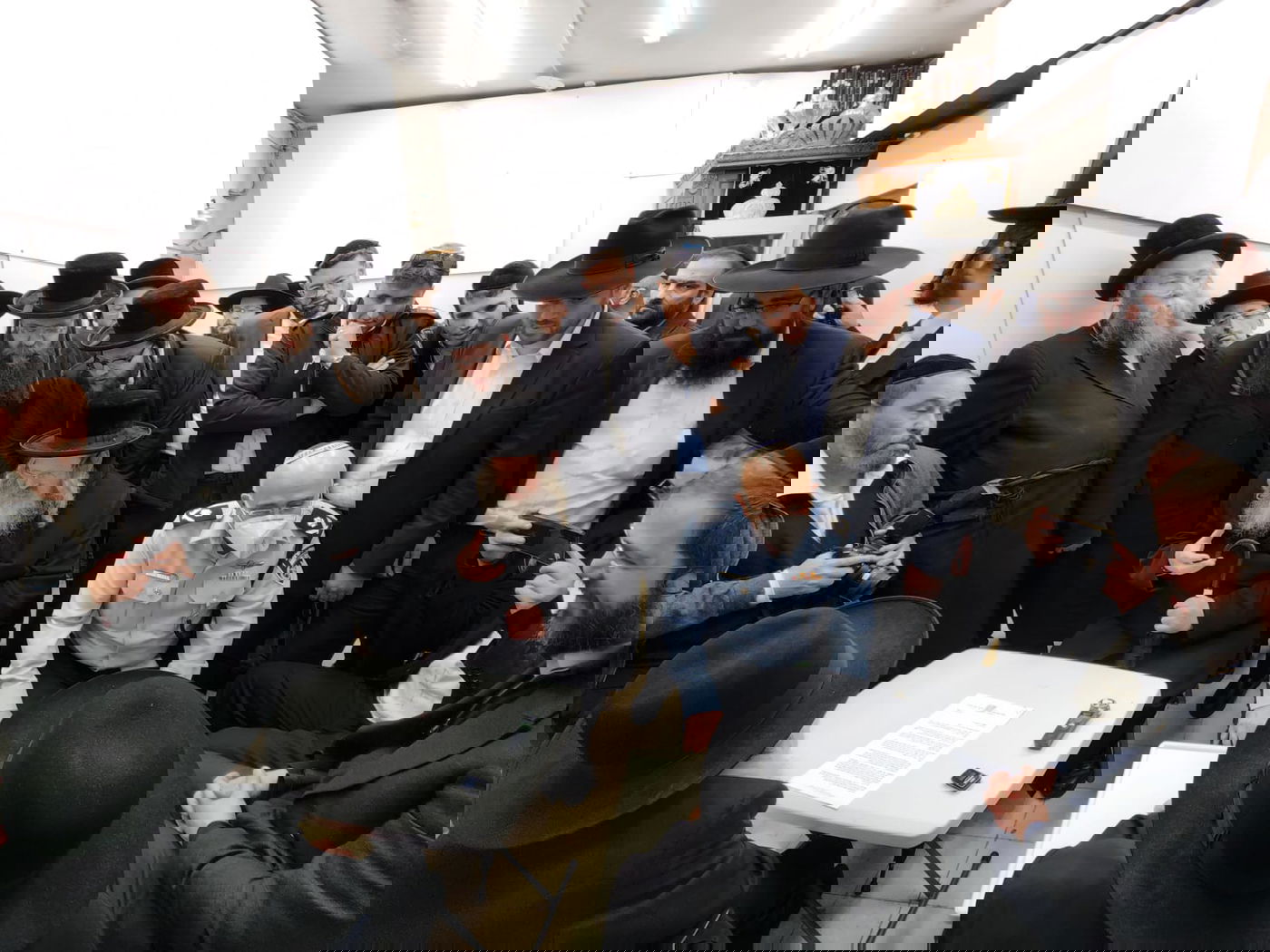 היום החמישי • תיעוד הניחום בבית מרן הגר"ח זצוק"ל