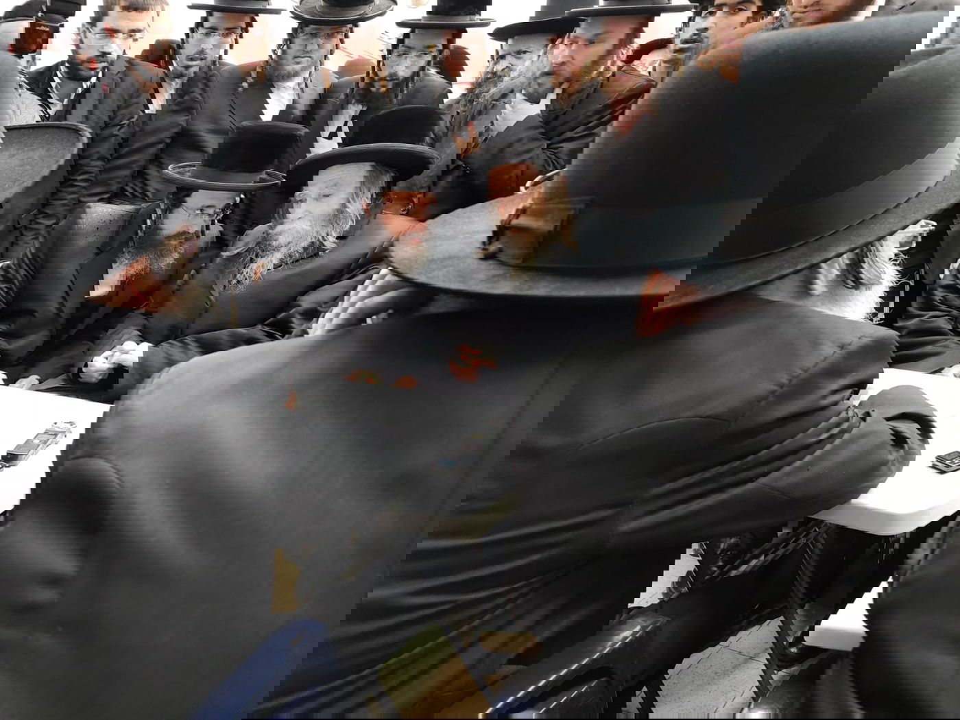 היום החמישי • תיעוד הניחום בבית מרן הגר"ח זצוק"ל