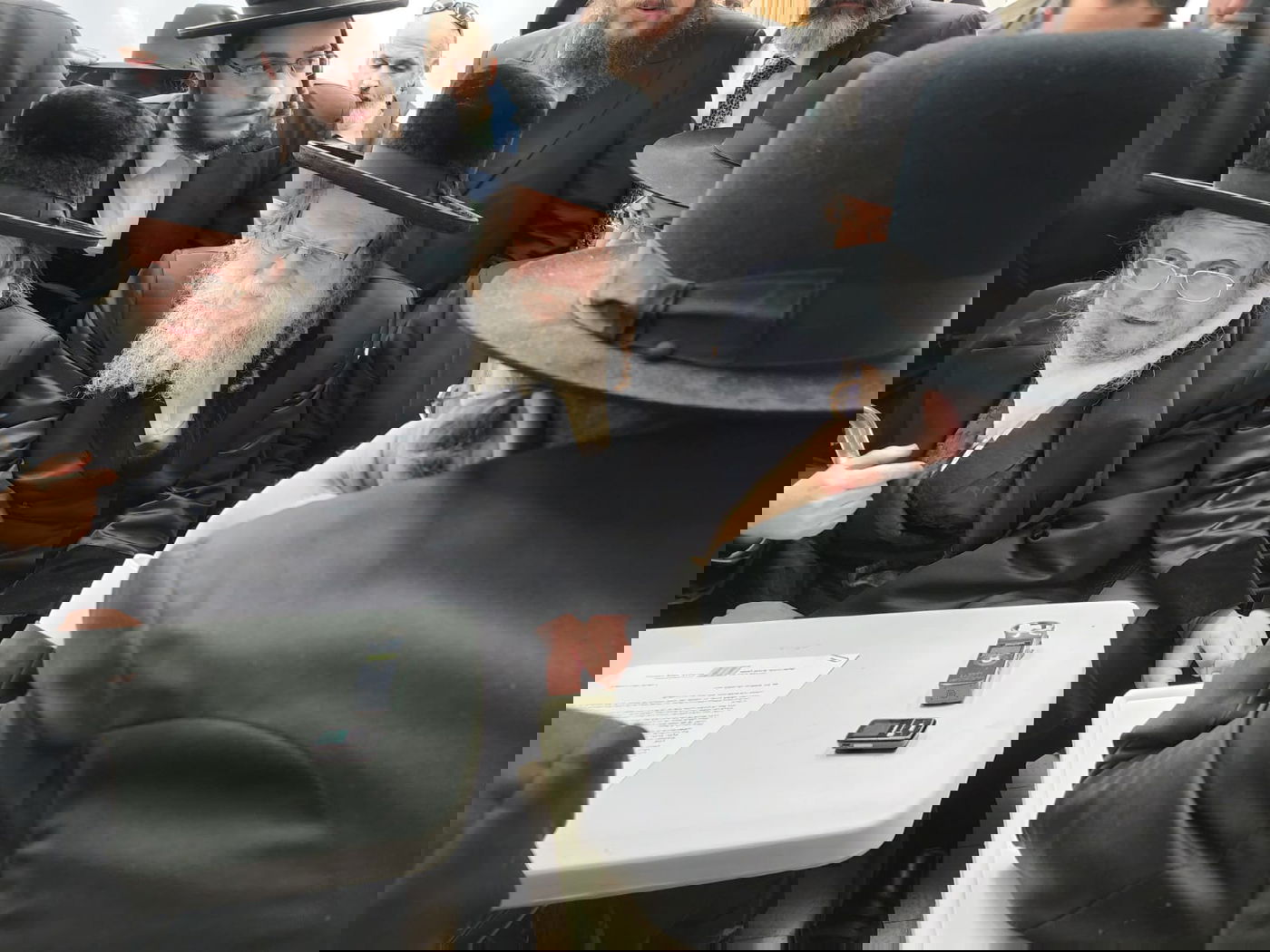 היום החמישי • תיעוד הניחום בבית מרן הגר"ח זצוק"ל