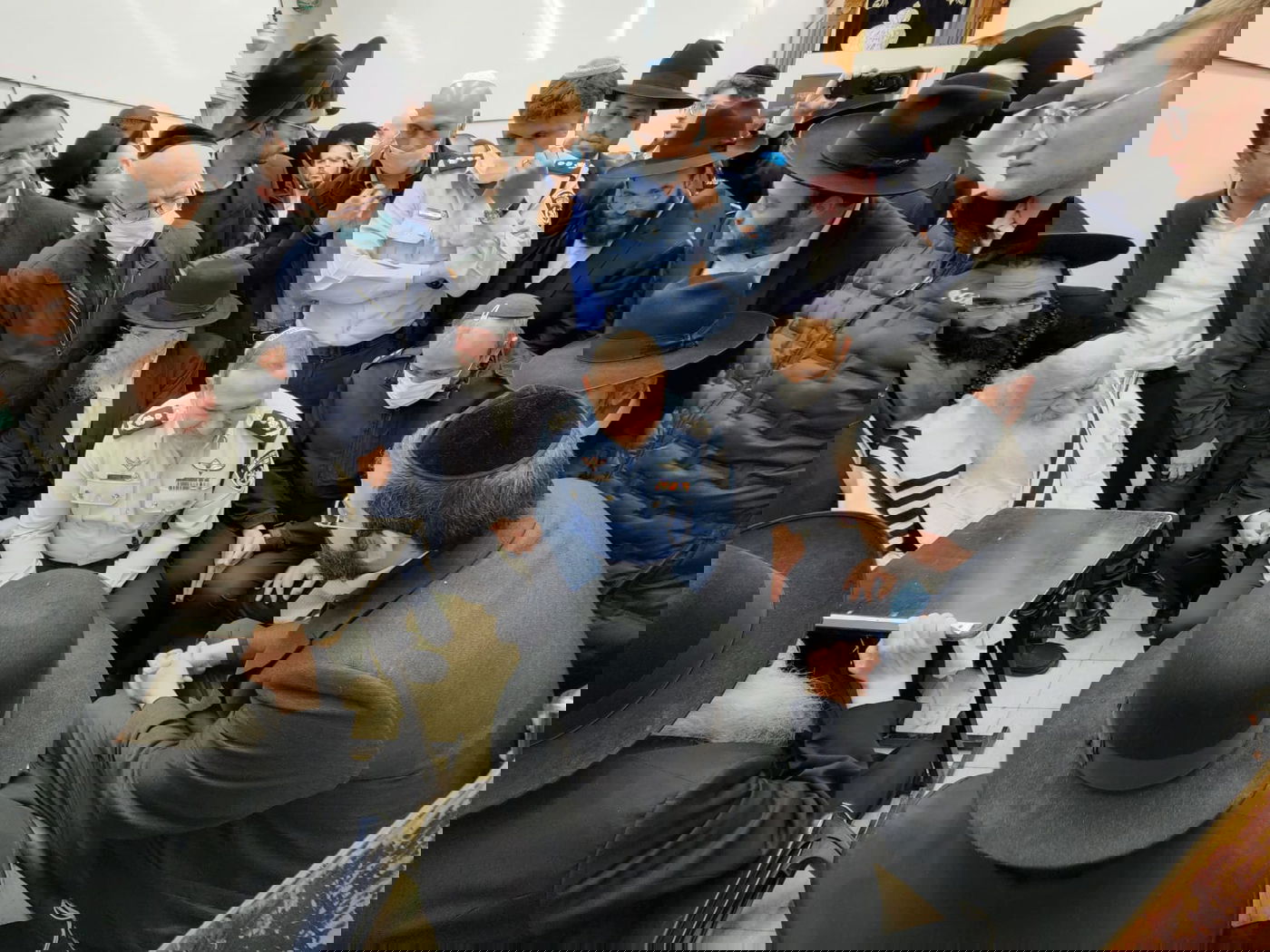 היום החמישי • תיעוד הניחום בבית מרן הגר"ח זצוק"ל