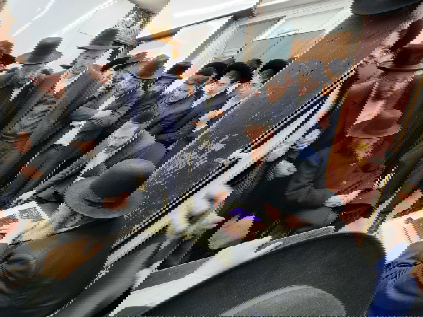 היום החמישי • תיעוד הניחום בבית מרן הגר"ח זצוק"ל