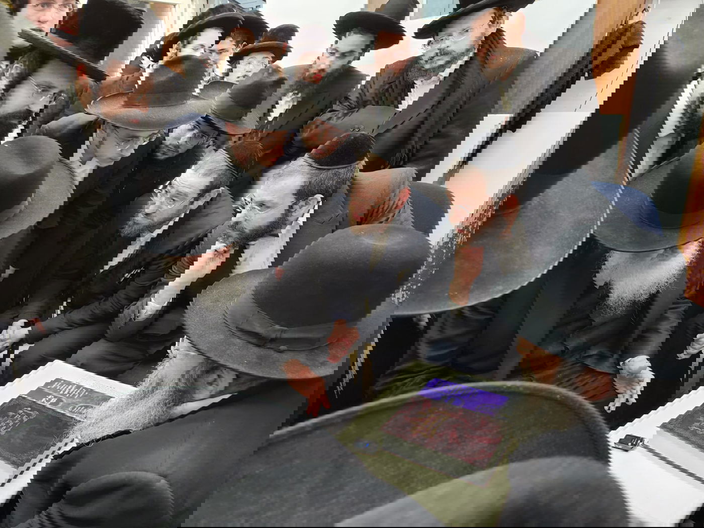 היום החמישי • תיעוד הניחום בבית מרן הגר"ח זצוק"ל