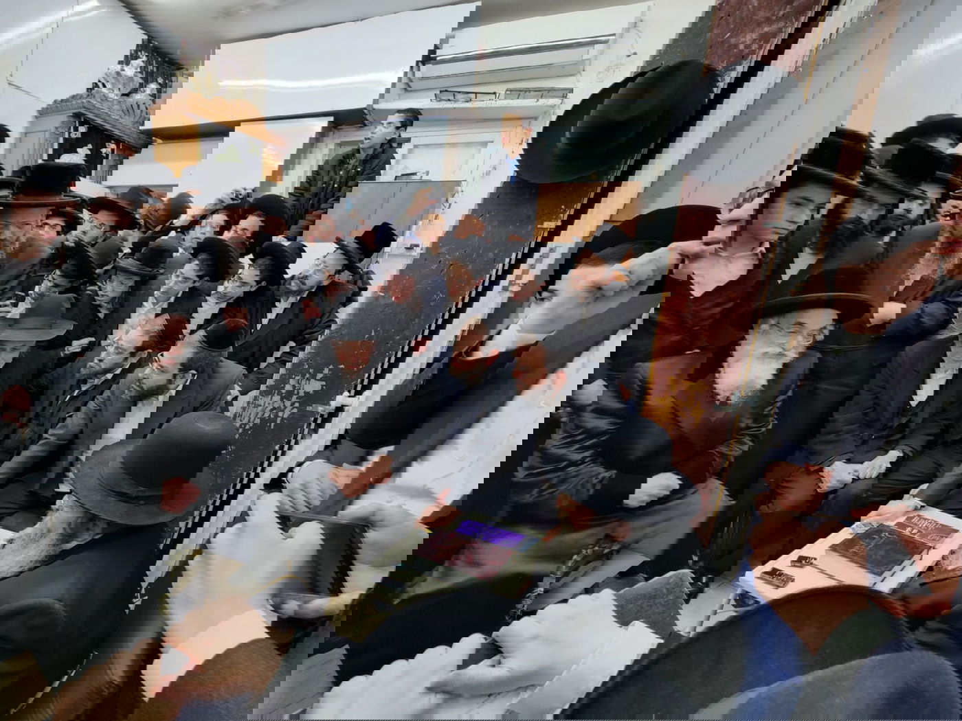 היום החמישי • תיעוד הניחום בבית מרן הגר"ח זצוק"ל