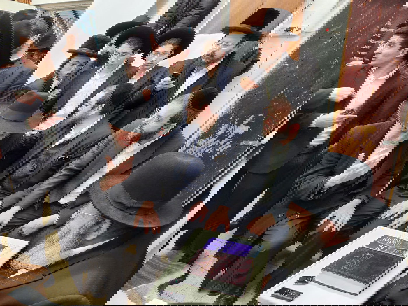 היום החמישי • תיעוד הניחום בבית מרן הגר"ח זצוק"ל