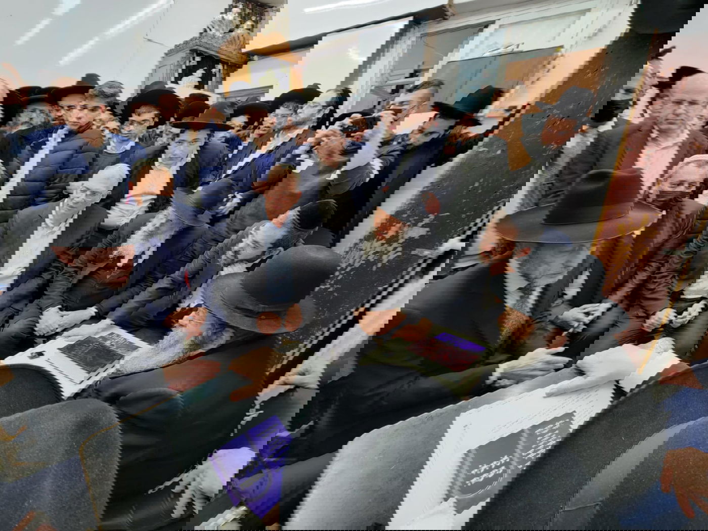 היום החמישי • תיעוד הניחום בבית מרן הגר"ח זצוק"ל